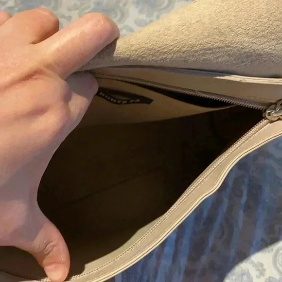 Roots crossbody - Picture 4 of 7